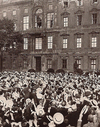 Ansprache von Kaiser Wilhelm II. an das begeisterte Volk, Foto, 1914